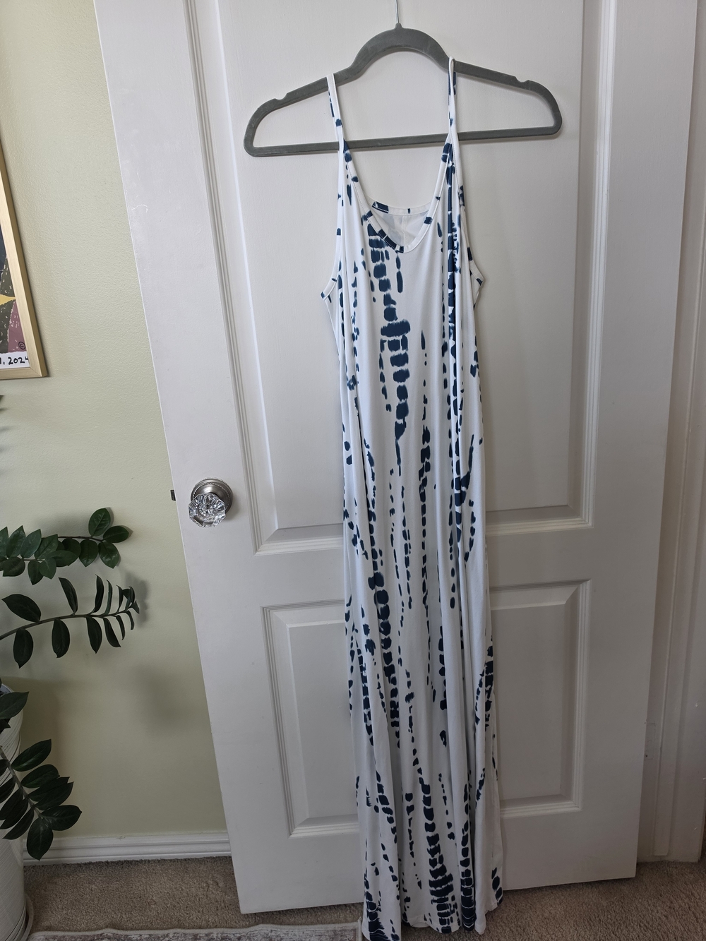 Women’s White and Navy Tie-Dye Maxi Dress